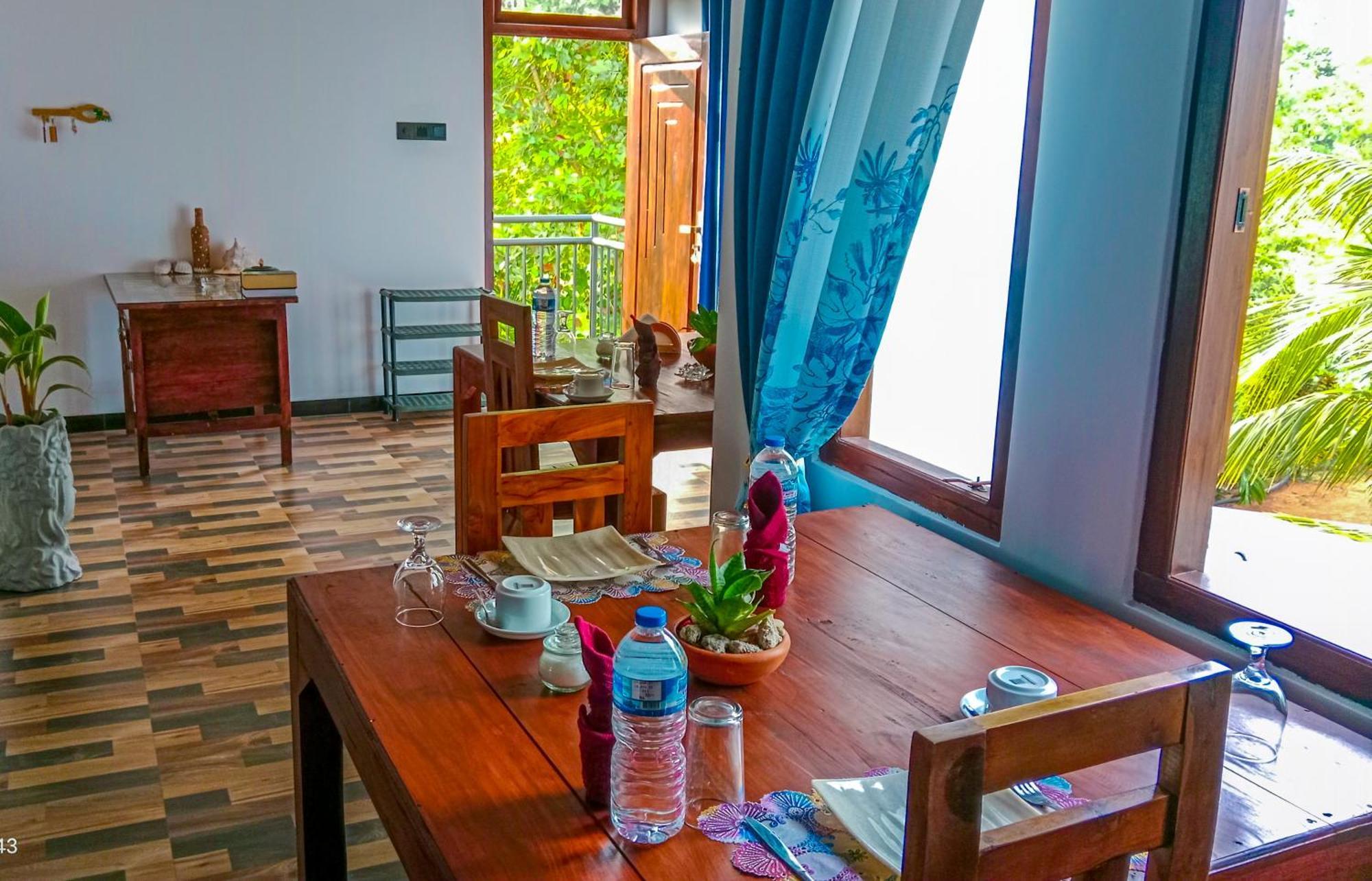 Dew Ashi Homestay Сігірія Екстер'єр фото
