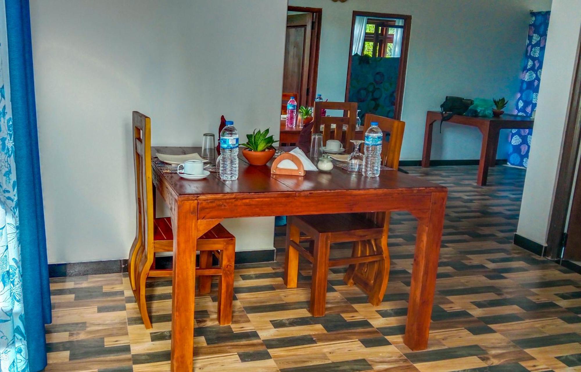 Dew Ashi Homestay Сігірія Екстер'єр фото