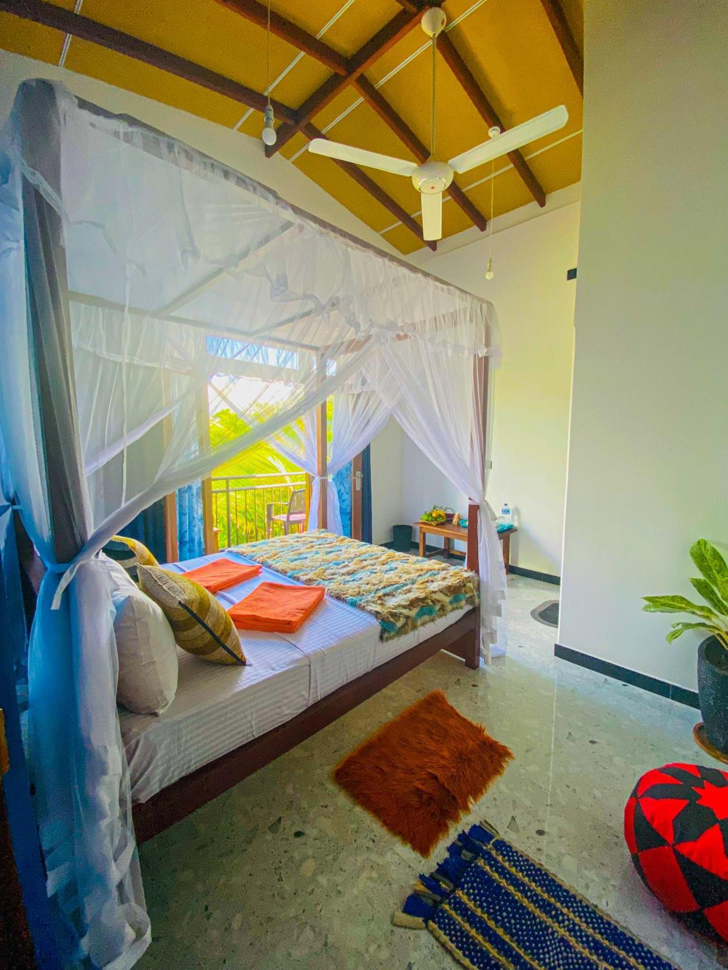 Dew Ashi Homestay Сігірія Екстер'єр фото